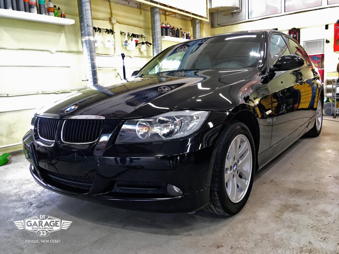 На фото автомобиль BMW в условиях чистого бокса мастерской DT GARAGE 33.