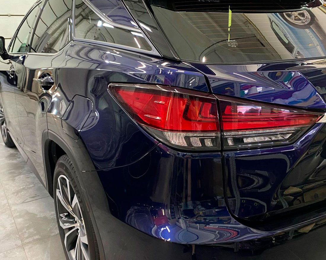 Услуга бронирования пленкой задних фонарей и бампера у автомобиля Lexus RX смотреть фото.